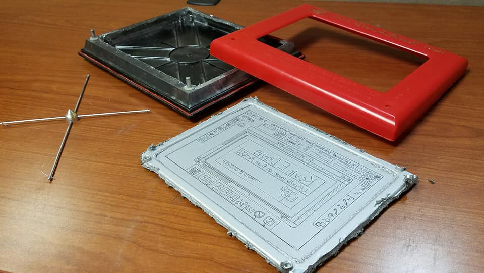 Incase anyone ever wondered what the inside of an etch a sketch looked  like, cause I wasn't expecting this : r/mildlyinteresting